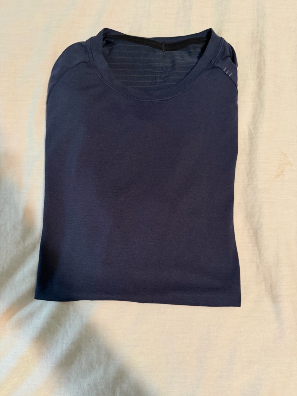 Lululemon men’s dry sense shirt sleeve size L